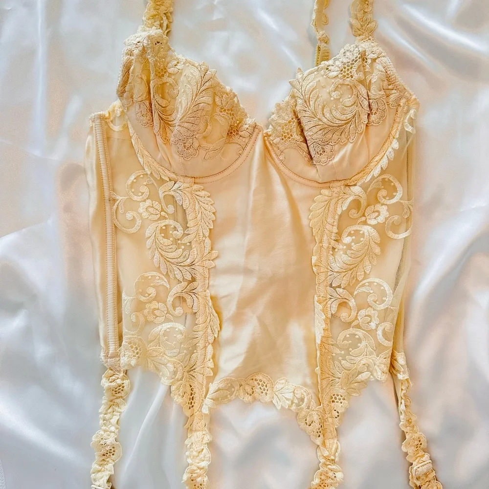 La Perla Gold label Elegant Cream Lace Bustier with garters